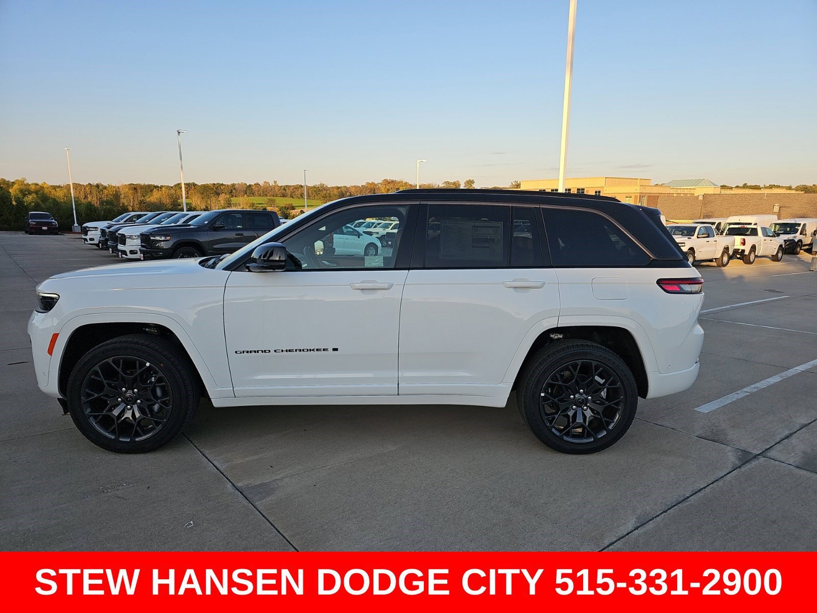 New 2027 Jeep Grand Cherokee Summit AWD/4WD image 1