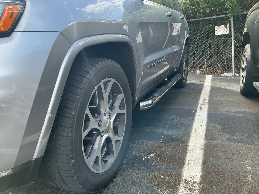 Used 2018 Jeep Grand Cherokee Limited AWD/4WD image 3