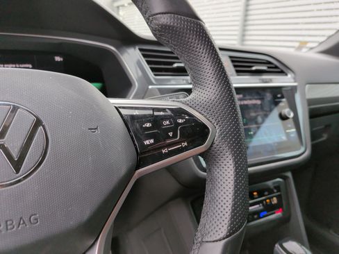 Used 2023 Volkswagen Tiguan SE R-Line FWD image 8