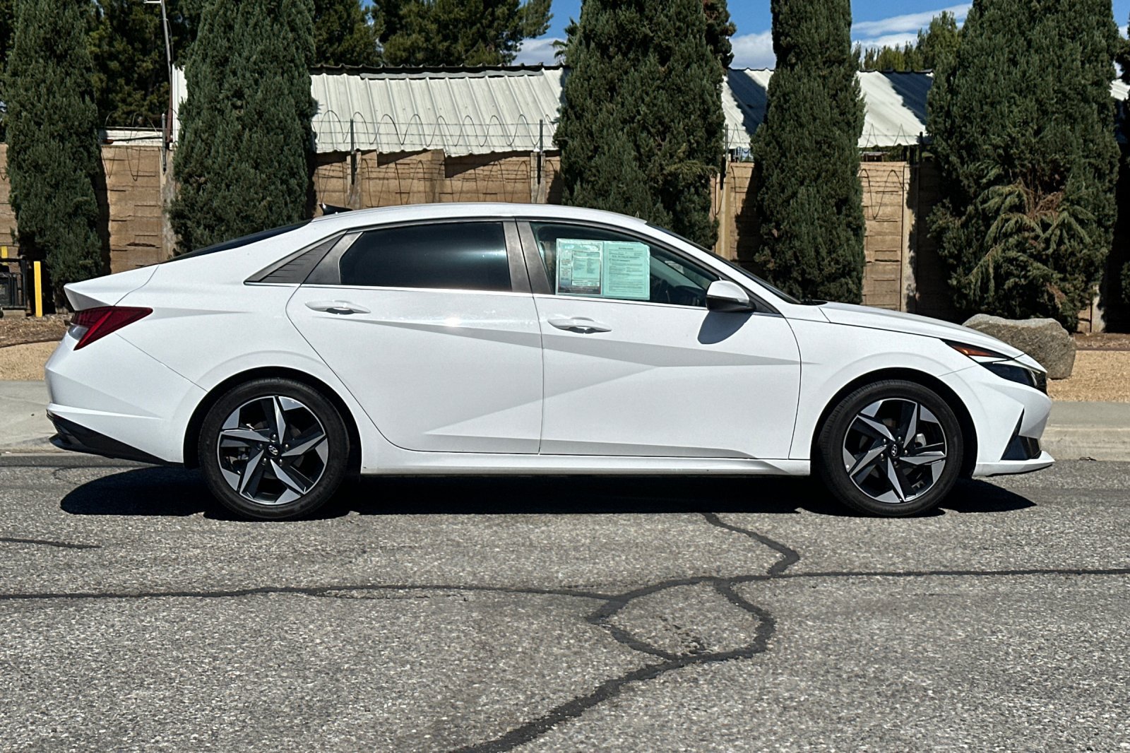 Used 2023 Hyundai Elantra Limited FWD image 3