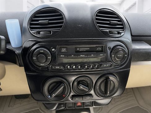 Used 2002 Volkswagen Beetle GLS FWD image 13