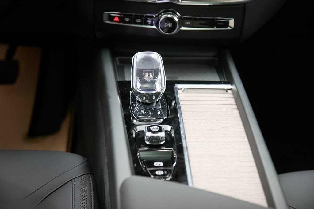 New 2026 Volvo XC60 T8 Plus w/ Climate Package AWD/4WD image 28