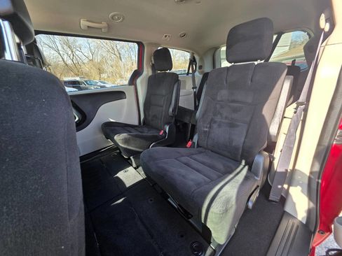Used 2015 Dodge Grand Caravan SXT image 21