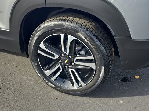 Certified 2025 Chevrolet TrailBlazer LT w/ Driver Confidence Package image 11