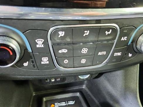 Used 2023 Chevrolet Traverse LT FWD image 17