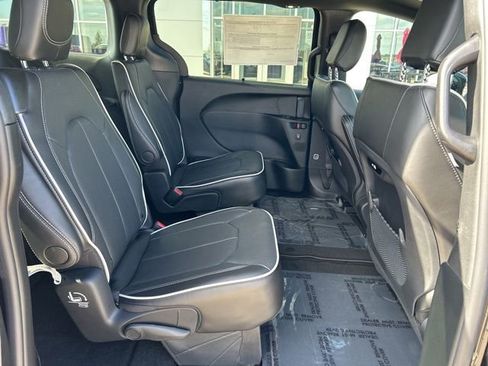 New 2027 Chrysler Pacifica Limited AWD/4WD image 20