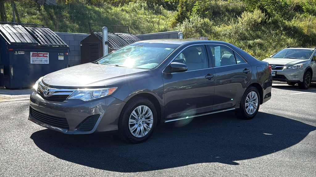 Used 2014 Toyota Camry LE FWD image 3