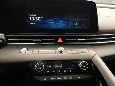Used 2025 Hyundai Elantra SEL FWD image 46