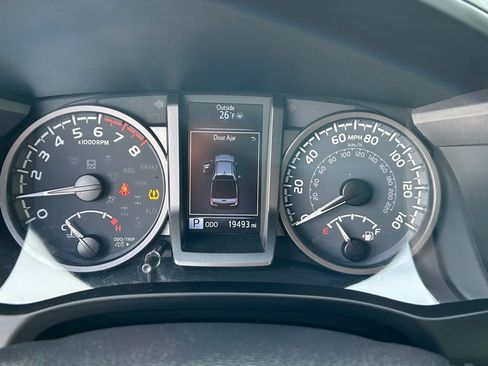 Used 2021 Toyota Tacoma TRD Sport w/ Technology Package image 16