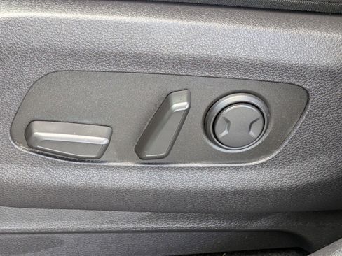 Certified 2024 Kia Carnival LX FWD image 17