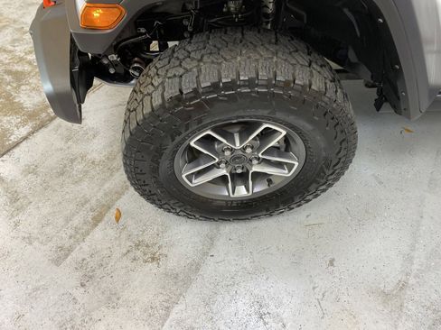 Used 2024 Jeep Gladiator Mojave AWD/4WD image 11