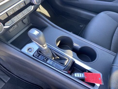 Used 2025 Nissan Altima 2.5 SV FWD image 39