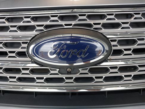 Used 2020 Ford Explorer Limited RWD image 31