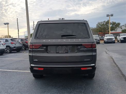 Used 2024 Jeep Wagoneer Series II image 7