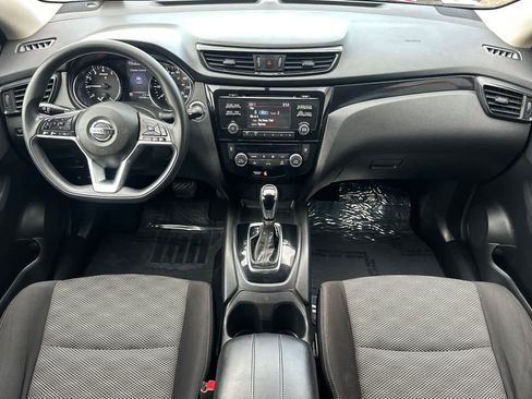 Used 2018 Nissan Rogue Sport SV image 3