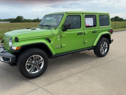 Used 2020 Jeep Wrangler Unlimited Sahara w/ Uconnect 4C Nav & Sound Group AWD/4WD image 5