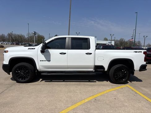 Used 2025 Chevrolet Silverado 2500 Custom w/ Custom Value Package image 8