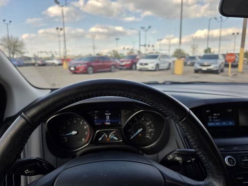 Used 2018 Ford Focus SE w/ Cold Weather Package FWD image 20