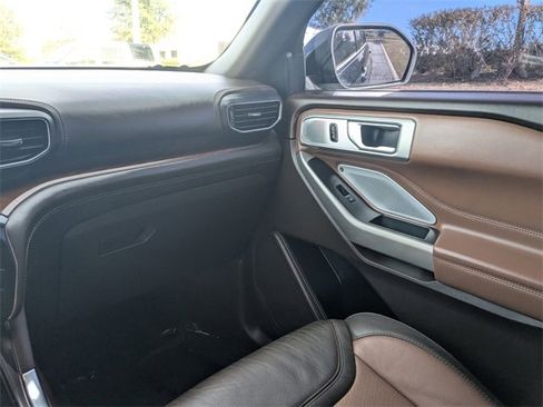 Used 2023 Ford Explorer King Ranch w/ Technology Package image 14