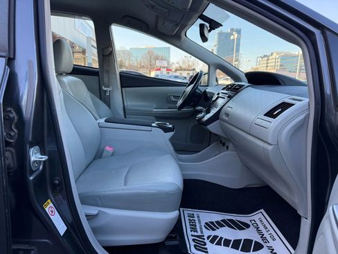 Used 2013 Toyota Prius V Five image 31