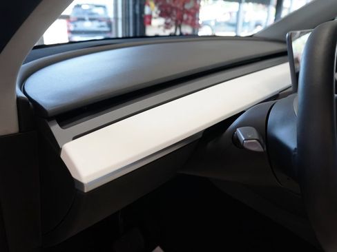 Used 2021 Tesla Model Y Long Range AWD/4WD image 28
