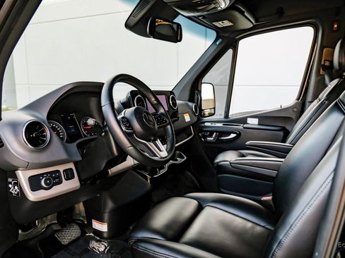 Used 2022 Mercedes-Benz Sprinter 3500 image 33