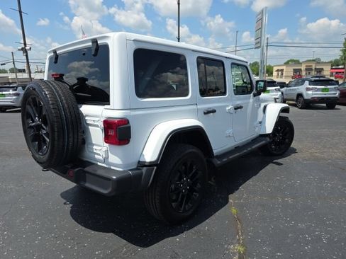 Used 2025 Jeep Wrangler Unlimited Sahara AWD/4WD image 8