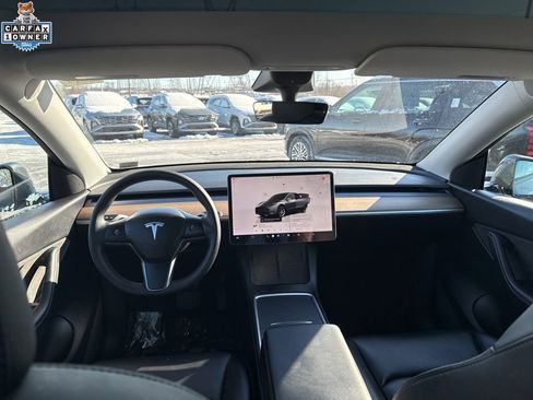 Used 2022 Tesla Model Y Long Range image 9