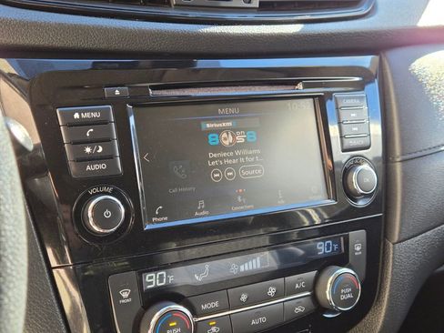 Used 2020 Nissan Rogue SV image 25