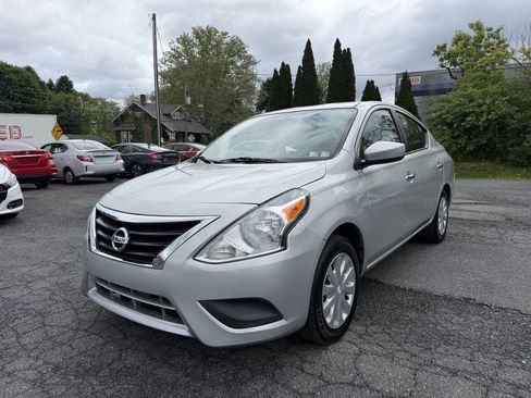 Used 2017 Nissan Versa SV FWD image 1