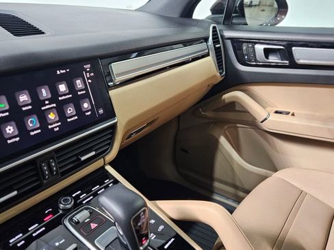 Used 2023 Porsche Cayenne Platinum Edition AWD/4WD image 41