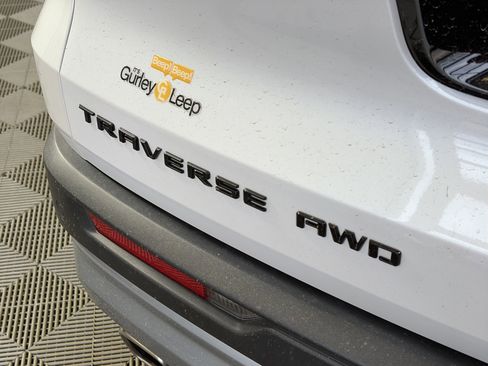 Used 2024 Chevrolet Traverse Z71 w/ Enhanced Driving Package image 17