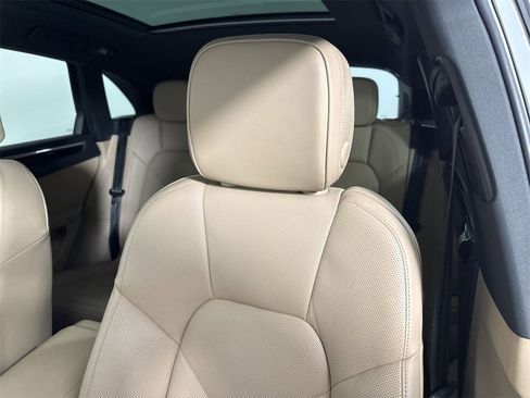 Certified 2023 Porsche Macan image 41