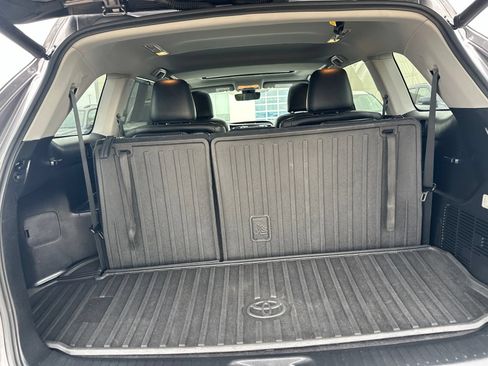 Used 2017 Toyota Highlander XLE AWD/4WD image 32