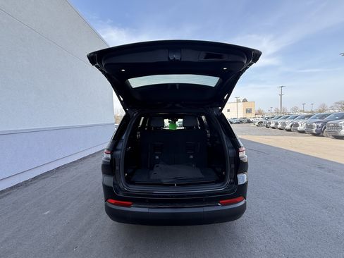 Used 2025 Jeep Grand Cherokee L Limited w/ Luxury Tech Group II image 26