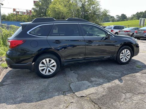 Used 2019 Subaru Outback 2.5i Premium AWD/4WD image 2