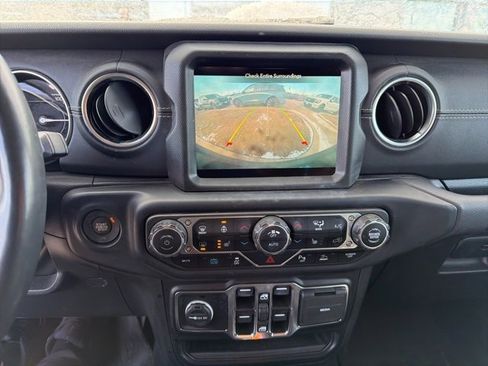 Used 2022 Jeep Wrangler Unlimited Sahara w/ Cold Weather Group image 19