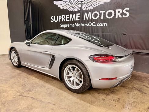 Used 2022 Porsche 718 Cayman image 7