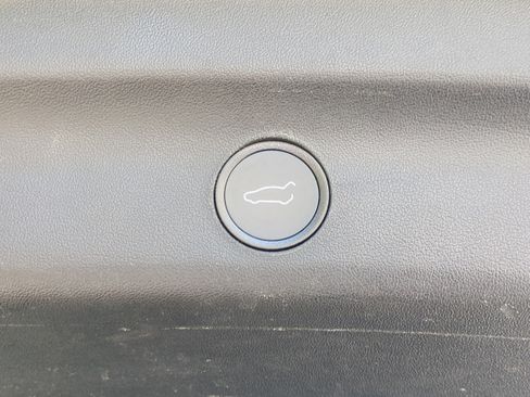 Used 2021 Tesla Model Y Long Range image 14