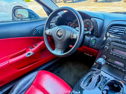 Used 2010 Chevrolet Corvette Convertible w/ Preferred Equipment Group RWD image 21