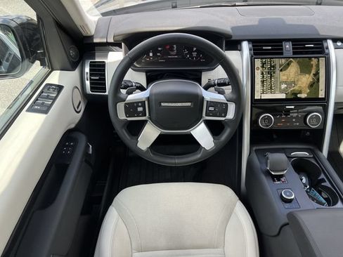 Used 2024 Land Rover Discovery S AWD/4WD image 15