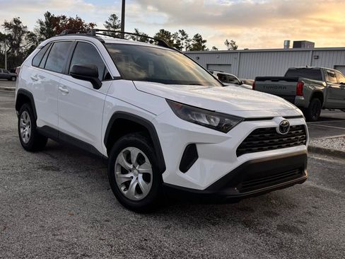 Used 2021 Toyota RAV4 LE image 9