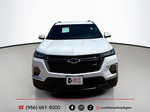 Used 2023 Chevrolet Traverse RS FWD image 2
