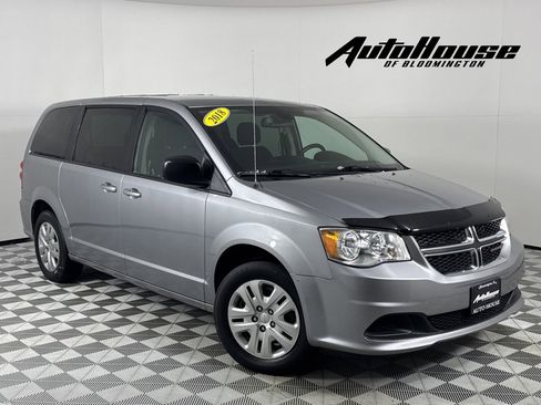 Used 2018 Dodge Grand Caravan SE w/ UConnect Hands-Free Group image 1