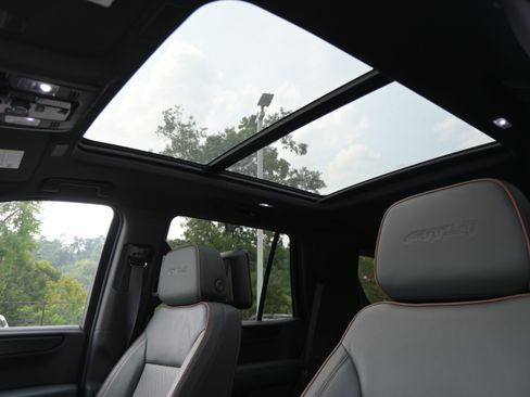Used 2026 GMC Yukon AT4 w/ AT4 Premium Plus Package AWD/4WD image 30