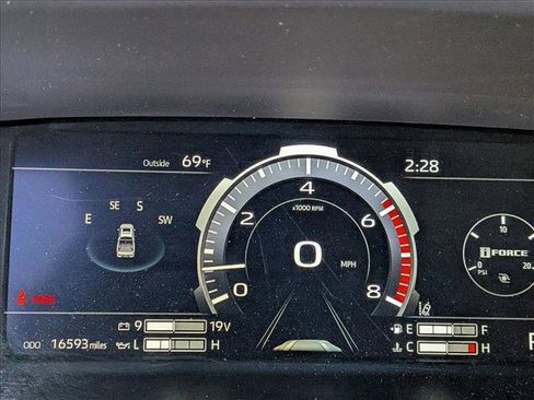 Used 2024 Toyota Tundra Limited AWD/4WD image 9