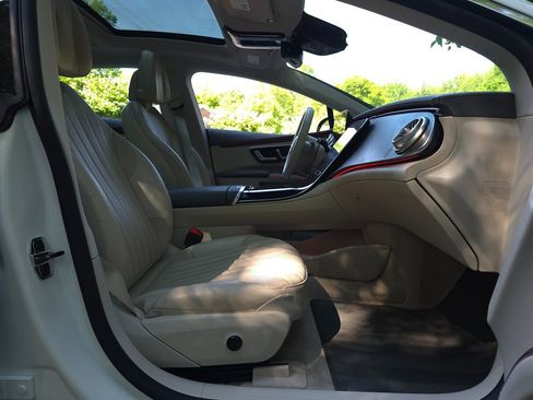 Used 2022 Mercedes-Benz EQS 450+ Sedan image 19