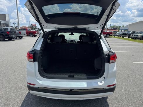 Used 2023 Chevrolet Equinox RS w/ RS Leather Package FWD image 17