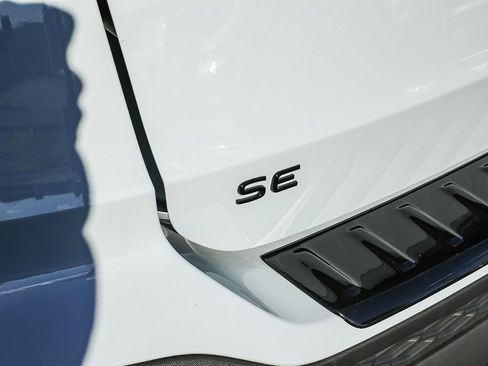 New 2026 Volkswagen Taos SE image 10