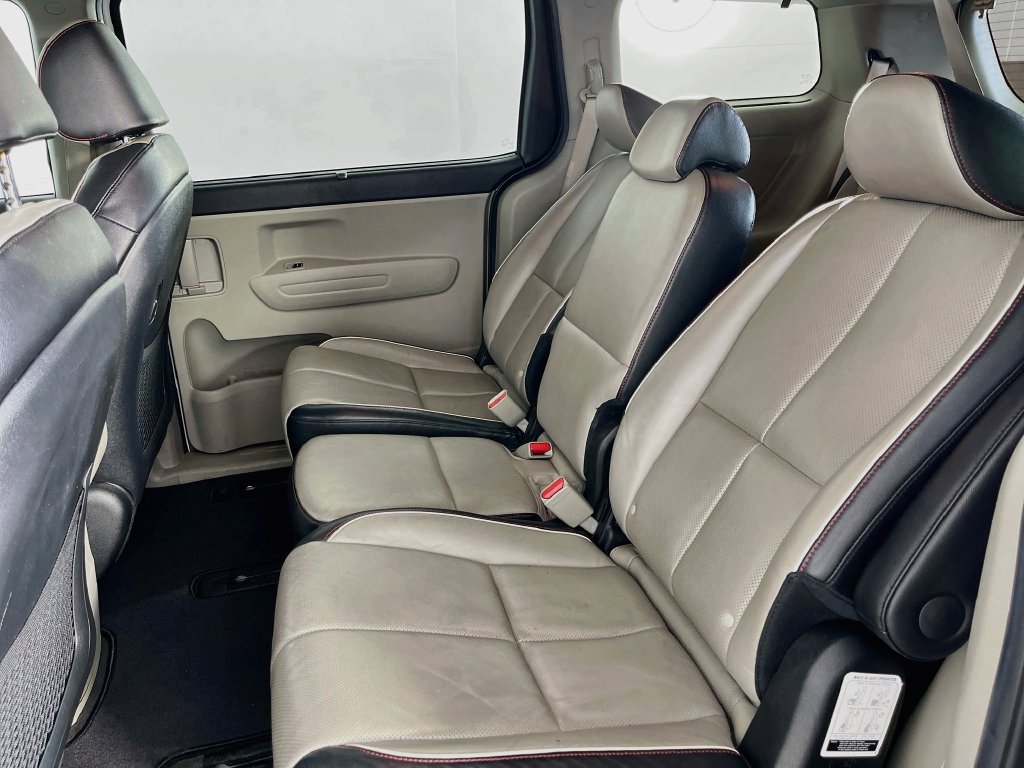 Used 2021 Kia Sedona EX FWD image 27